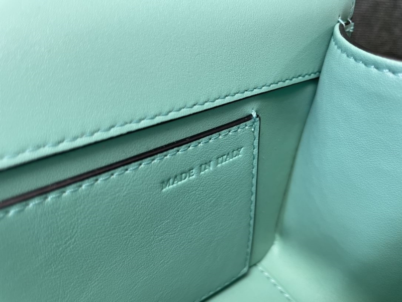 Va1e*ntin0 satchel bag